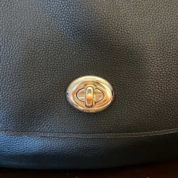 Coach Turnlock Hobo - Picture 2 of 8